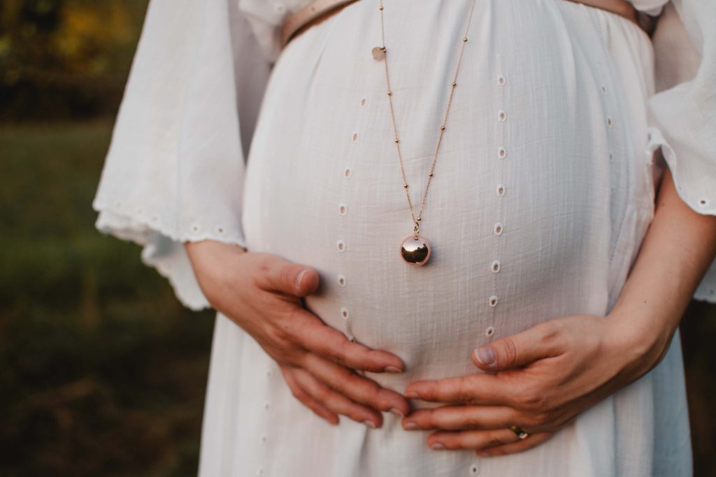 detail bruška, tehotenská rolnička